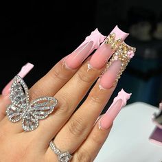 Aclyric Nails, Nail Inspo Medium, 8th Grade Promotion, Nail Designs Bling, Nail Makeup, Pretty Gel Nails, Unique Acrylic Nails, Luxury Nails