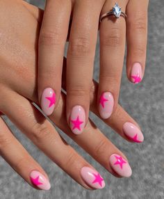 almond shaped light pink milky nails with hot pink star designs Summer Nails Builder Gel, Round Gel Nails Design, Lollapalooza Nails, Utah Nails, Summa Nails, Short Pink Nails, Stars Nails, Inspiration Nails