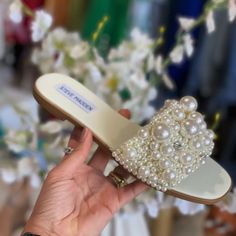 New Without Box Steve Madden Sandals Trendy Spring Wedding Sandals, Elegant Beach Flats In Synthetic Material, Elegant Synthetic Flats For The Beach, Elegant Synthetic Flats For Beach, White Summer Party Flats, Steve Madden Shoes Sandals, Strappy Flats, Steve Madden Sandals, Strappy Wedges