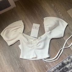 Nwt Size Small Fitted Ruched Zara Tops, Zara Shorts, Ruched Top, Zara White, Zara Tops, Color White, Zara, Womens Tops, Crop Tops