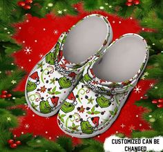 Crocs Outfit, Christmas Snowflakes Pattern, The Grinch Christmas, Crocband Clog, Crocs Clog, Clog Shoes, Crocs Clogs, Crocs Classic Clogs, Wooden Shoes