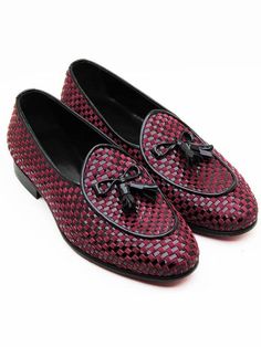 Black Nike Shoes, Feel More Confident, Sneakers Fashion Outfits, Burgundy Shoes, Woven Shoes, Bespoke Shoes, Sport Shoes Women, Men Loafers, Tassel Loafers