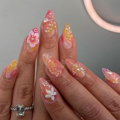 aesthetic flower summer nail inspo Acrylic Nail Designs Tropical, Tropical Nails Aesthetic, Tropical Acrylic Nails Summer, Chrome Vacation Nails, Summer Nails For Vacation, Tropical Gel Nails, Beach Aesthetic Nails, Summer Vacation Nails Beach, Tropic Nails