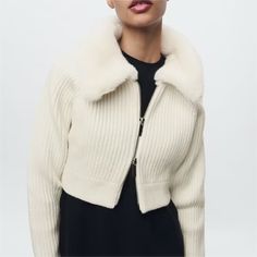 Elevate your autumn and winter style with our Faux Fur Collared Knitted Coat, a chic and luxurious addition to your wardrobe. This stylish piece seamlessly combines warmth with the glamour of faux fur, making it a statement for the season.Crafted with meticulous attention to detail, the artificial fur effect collar adds a touch of sophistication and texture to the classic knitted coat. The design ensures both style and comfort, making it a versatile choice for various occasions.Embrace the opulence of this coat as it effortlessly complements different outfits. Whether you're layering it over a dress for a formal event or pairing it with jeans for a more casual outing, the faux fur collar elevates your look with a timeless charm.The knitted fabric provides a cozy feel against your skin, ens Jersey Pattern, Spring Break Outfit, Spring Knits, Winter Chic, Beige Cardigan, Knitted Coat, Different Outfits, Zipper Top, Faux Fur Collar