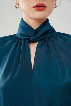 Detail Couture, Women Blouses Fashion, Bag Designs, Patterns Fashion, Fashion Tops Blouse, Pattern Sewing, Pattern Blouse, Elegant Blouses, Drafting Patterns