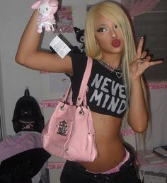 Trashy Y2k Aesthetic, Mcbling Fashion, Trashy Y2k, Gyaru Fashion, 2000s Fashion Outfits, Really Cute Outfits, Cute Poses