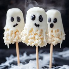 15 Spooktacular Halloween Rice Krispie Treats to Delight Your Guests - My Money Cottage Pumpkin Rice Krispie Treats, Halloween Rice Krispie Treats, Black Food Coloring, Orange Food Coloring, Rice Krispie Cereal, Fall Foods, Black Food, Spooktacular Halloween, Green Food Coloring