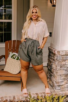 Plus Size Hot Weather Outfits, Charity Event Outfit, Plus Size Trendy Outfits, Summer Plus Size Outfits, Plus Size Shorts Outfit, Green Shorts Outfit, Casual Plus Size Outfits, Saltwater Taffy, Postpartum Fashion