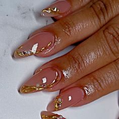 theclawmafia on December 23, 2023: "𝘨𝘪𝘭𝘥𝘦𝘥 ✨ a five week fill in. 3D gold chrome accents with some Swarovski & pearl charms to tie it all together. ha..." Wedding Gold Nails, Pearl And Gold Nails Design, 3d Pearl Nails, Gilded Nails, 3d Gold Nails, 3d Gold Nail Art, Brown Nails With Pearl Chrome, Gold Chrome Nails With Rhinestones, Gold Chrome Accent Nail