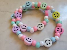 "A cute smiley necklace! Made with a mixture of pastel colored smiley beads and pastel pink, blue, mint and white pony beads. Measures ~18\" made with stretchy elastic." Pony Bead Necklace, Smiley Beads, Smiley Necklace, Rose Bleu, Beaded Necklace Diy, Diy Bracelet Designs, Necklace Diy, Bracelet Ideas, Pony Beads