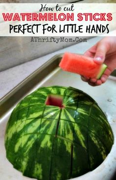 Watermelon Sticks ~ Perfect for Little Hands     http://diyhomesweethome.com/watermelon-sticks-perfect-for-little-hands/ Watermelon Sticks, Summer Picnic Food, Cut Watermelon, Corn Dog, Summer Corn, Lake Food, God Mat, Corn Salad, Picnic Food