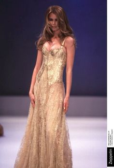 90s Runway Fashion, Runway Fashion Couture, Vintage Runway, Runway Outfits, Claudia Schiffer, Dreamy Dress, Beauty And Fashion, Glam Dresses, Fancy Outfits