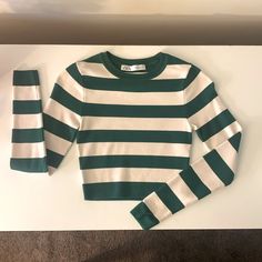 Zara Cropped Long Sleeve Shirt - Never Worn, Thick Fabric Zara Long Sleeve Top, Zara Striped Crew Neck Top, Trendy Zara Long Sleeve Top, Trendy Striped Zara Tops, Zara White Long Sleeve Top, Zara Striped Long Sleeve Top, Zara Green Tops For Fall, Cropped Long Sleeve Shirt, Cropped Long Sleeve