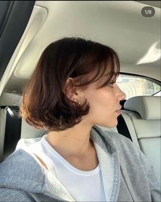 Really Short Hair, Chin Length Hair, Short Hair With Bangs, Hair Inspo Color, Trendy Short Hair Styles