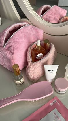 Girly Self Care Aesthetic, Pink Self Care Aesthetic, Pink Skincare, Alat Makeup, Pink Makeup Bag, Pink Pinterest, Pink Lifestyle, Pink Life