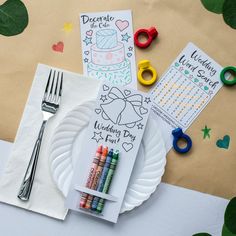 a paper plate with markers and crayons on it