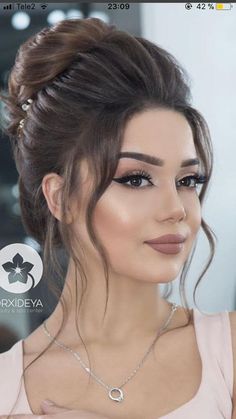 Sanggul Modern, High Bun Hairstyles, Hairstyles Messy, Bridal Hair Buns, Messy Bun Hairstyles, Glam Girl, Bridal Hair And Makeup, Wedding Hair And Makeup, Model Hair