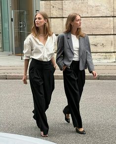 Amalie Moosgaard, Minimalist Winter Outfit, Women Wide Leg Pants, Straight Suit, Smart Casual Women, Fall Ootd, Ootd Outfits, Seoul Fashion Week