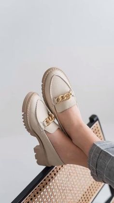 Shoes Fashion Photography, Fashion Shoes Heels, Fashion Shoes Sandals, Shoes Heels Classy, Shoes Outfit Fashion, Classy Shoes, Mia 3, Heels Classy, Cooler Look