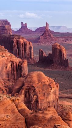 the desert is filled with large rocks and mountains