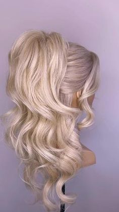 Barbie Hairstyles Half Up Half Down, Classy Hoco Hairstyles, Homecoming Hairstyles Up, Cute Barbie Hairstyles, Hairstyles For Dances Homecoming, Blonde Prom Hair, Barbie Blonde Hair, Hairstyles For Homecoming, Homecoming Fits