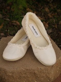 Ivory Vegan Bridal Flats Comfortable SHOES w Pearls Flower appliqué,Wedding flats ivory rose,Ballet Fairy Wedding Shoes Flats, Ballet Flat Wedding Shoes, Pearl Ballet Flats, Bride Shoes Flat, Ballet Slipper Shoes, Ballet Flats Wedding, Ballet Flats Wedding Shoes, Ivory Ballet Flats, Bride Shoes Flats