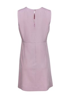 Look delightful in this pastel pink sheath dress by Milly! This is the perfect blend of casual and class, and can be worn as either. Complete with kitten heels for a polished look! Size 10 Shell: 90% Polyester, 10% Elastine Lining: 100% Polyester Sheath silhouette Round neckline Sleeveless Keyhole cutout Bust 36" Waist 32" Shoulder to hem 35" Pink Sheath Dress, Spring Stripes, Buy Shoes Online, Contemporary Fashion, Touch Up, Creative Fashion, Polished Look, Luxury Fabrics, Pastel Pink