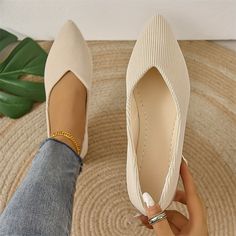 Category:Slip-Ons,Flats; Upper Materials:Satin; Season:Spring,Summer,Fall; Heel Type:Flat Heel; Gender:Women's; Toe Shape:Pointed Toe; Style:Casual,Comfort,Minimalism; Heel Height(inch):<1; Outsole Materials:Rubber; Occasion:Daily,Walking; Closure Type:Loafer; Pattern:Solid Color; Listing Date:06/29/2023; Production mode:External procurement; 2024 Trends:Dress Shoes,Comfort Shoes,Ballerina,Plus Size; Foot Length:; Foot Width:; SizeChart1_ID:2:184043; Size chart date source:Provided by Supplier. Beige Pointed Toe Flats For Summer, White Flat Pointed Toe Flats For Spring, White Pointed Toe Flats For Spring, Cream Pointed Toe Flats For Spring, Casual Cream Ballet Flats, Beige Low Heel Pointed Toe Flats For Spring, Beige Pointed Toe Flats For Spring, Casual White Pointed Toe Flats For Spring, Spring Beige Pointed Toe Flats