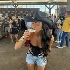 Rodeo Outfits Aesthetic, Rodeo Pictures Ideas, Line Dancing Outfit Country Women, Country Concert Picture Ideas, Country Festival Outfit Summer, Grunge Country, Cowgirl Fits