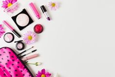 Photo Girly, Makeup Logo Design, Yellow Makeup, Cosmetics Banner, Beautiful Eyebrows, Makeup Logo, Cosmetic Sets, How To Apply Eyeshadow, How To Apply Lipstick