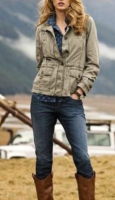 Boots With Dress, Country Girl Look, Outdoorsy Style, Boots Jeans, Rugged Boots, Casual Outfit Inspiration, Easy Style, Cargo Jacket, Brown Jacket