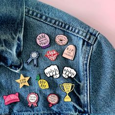 the back pocket of a jean jacket with various badges on it, all in different shapes and sizes