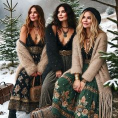 Boho Christmas Outfit, Christmas Outfit Inspiration, Flowing Dresses, Boho Christmas, Christmas Outfits, Island Vibes, Boho Look, Cozy Sweaters, Christmas Magic