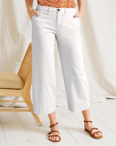 Cropped Wide-Leg Chinos Casual Straight Leg Cotton Culottes, Casual Cotton Culottes For Work, Versatile Cotton Chinos For Spring, Chic Cotton Chinos For Spring, Chic Spring Cotton Chinos, Cotton Straight Culottes For Spring, Versatile Cropped Wide Leg Cotton Pants, Casual Relaxed Fit Cropped Culottes, Versatile Straight Leg Chinos For Spring