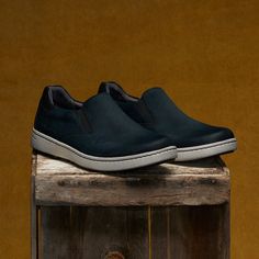 For an easy slip-on sneaker that effortlessly adds a casual touch to any look, meet Trent. Easy to wear, easier to style - it's your new wardrobe essential. Teacher Shoes, Mary Jane Clogs, Clog Boots, Sneaker Heels, New Wardrobe, Shoe Care, Sock Shoes, Accessories Shop, Ballet Flats