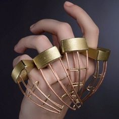 Beautiful futuristic completely unwearable  #rings #futurestyle #jewellery #love #fashion #jewelry #art #design Art Ring, Art Jewelry Contemporary, Contemporary Ring, Unusual Jewelry, Unique Jewelry Designs, Love Fashion