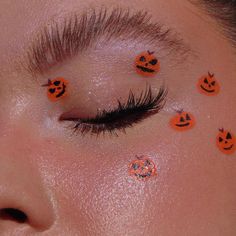 Spooky Makeup, Halloween Aesthetics, Holloween Makeup, Makeup You Need, Cute Halloween Makeup, Halloween Makeup Ideas, Halloween Makeup Pretty, Halloween Eye Makeup, Graphic Makeup