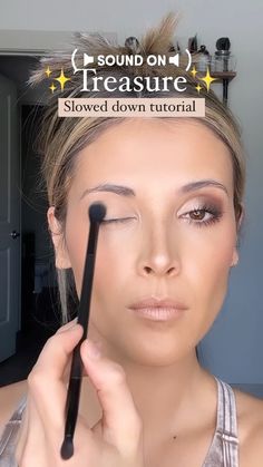 Comment TREASURE or text the word TREASURE to 707-883-1803 for link to eyeshadow Palette + Lip colors🤗 Hope you find this helpful… | Instagram Eyeshadow Brown Eyes, Hooded Eye Makeup Tutorial, Natural Smokey Eye, Eyeshadow Tutorials, Makeup Tips For Older Women, Makeup For Older Women, Gold Eye Makeup, Simple Eyeshadow, Beginners Eye Makeup