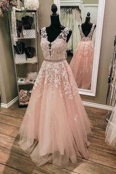 Розовое выпускное платье с V-образным вырезом с вышивкой Prom Dresses Long Pink, Dress With Embroidery, Pink Corset, V Neck Prom Dresses, Corset Dress Prom, Pink Prom Dress, Make Your Own Dress, Pink Prom, Long Evening Gowns