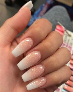 Winter Nail Colors, Unghie Sfumate, Nail Colors Winter, Ombre Acrylic Nails, Nails Design With Rhinestones, White Acrylic Nails, Simple Acrylic Nails, Acrylic Nails Coffin Short, Colorful Nail Designs