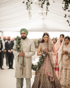 Sikh Groom, Punjabi Wedding Dress, Pakistani Wedding Decor, Malaysian Wedding, Groom Colours, Wedding Platform, Latest Bridal Dresses