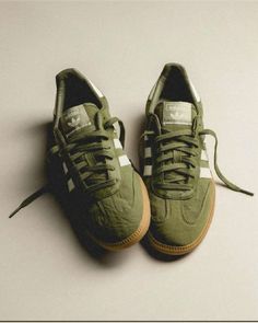 Adidas Gazelles, Basic Shoes, Adidas Samba Og, Stunning Shoes, Fire Fits, Adidas Sneaker, Stylish Boys, Shoe Inspo, Swag Shoes