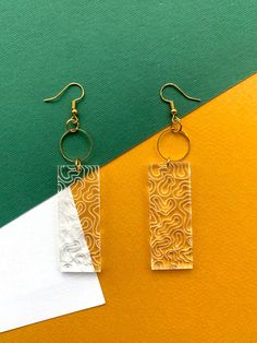 Calling all abstract lovers! Show your style with these acrylic laser-cut earrings! These earrings are the perfect accessories for your stylish outfit. -------------------------------------------------- * S I Z E S    &    M A T E R I A L S * - These earrings are roughly 8cm in length and 2cm in width. - This product is made of laser-cut acrylic plastic. It can come in a range of colours. Please refer to the primary colour options menu. - These earrings are available in gold shepherds hook fixtu Laser Cut Jewelry Acrylic, Market Day Ideas, Laser Cut Earrings Acrylics, Homemade Signs, Laser Cut Wood Crafts, Laser Cut Jewelry, Laser Cut Earrings, Jewellery Earrings, Earrings Inspiration