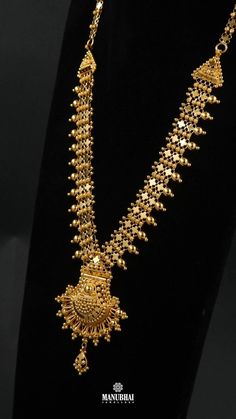 Pretty Gold Necklaces, Indian Gold Necklace Designs, Delicate Gold Jewelry, Gold Jewels Design, Neck Pieces Jewelry, New Gold Jewellery Designs