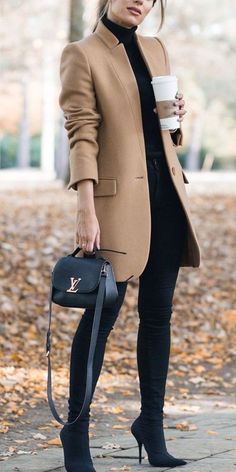 Mode Mantel, Fall Fashion Coats, Meryl Streep, Winter Trends, Winter Mode, Coat Outfits, 가을 패션, Business Casual Outfits, Angelina Jolie