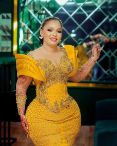 African Wedding Guest Dress, Glass Dress, Igbo Bride, Yellow Wedding Dress, African Lace Styles, Yellow Lace Dresses, African Prom Dresses, Lace Gown Styles, African Fashion Traditional