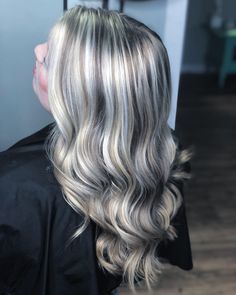 Hair Doos, Blonde Layered Hair, Grey Blonde Hair, Hairstyle Tips, Platinum Blonde Hair Color, Grey Blonde, Western Bedding, Color Balayage