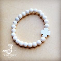 A handcrafted white turquoise beaded cross bracelet featuring 8mm simulated white turquoise beads on a stretch elastic band, showcasing Western-inspired boho elegance. Texas Style, Beaded Cross, Boho Accessories, Cross Bracelet, Boho Look, Handmade Shop