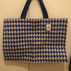 Blue And White Tote. Perfect For The Beach! Chic Blue Cotton Bag, White Tote, Womens Tote Bags, Beach Bag, The Beach, Blue White, Color Blue, Blue Color, Blue And White