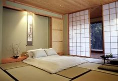 Simple Japanese Bedroom Interior lighting Ideas Traditional Japanese Bedroom, Japanese Bedroom Ideas, Japanese Bedroom Design, Japanese Inspired Bedroom, Japanese Style Bedroom, Japanese Bed, Japanese Bedroom, Tatami Room, Japanese Home Design